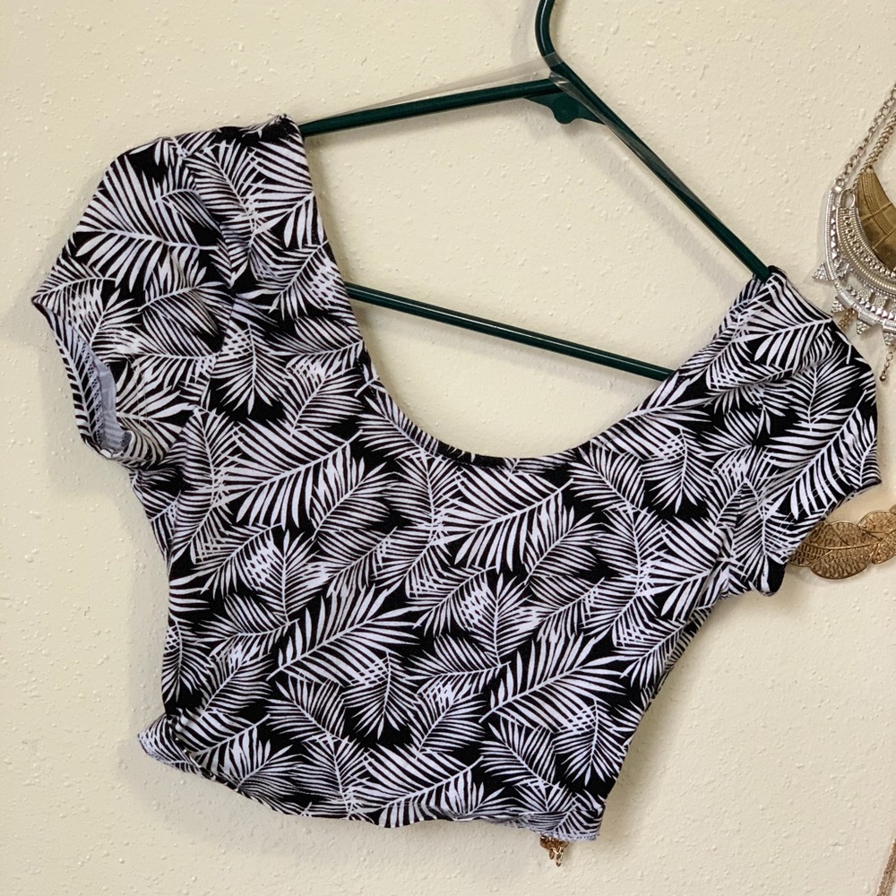 Black and white Crop Top